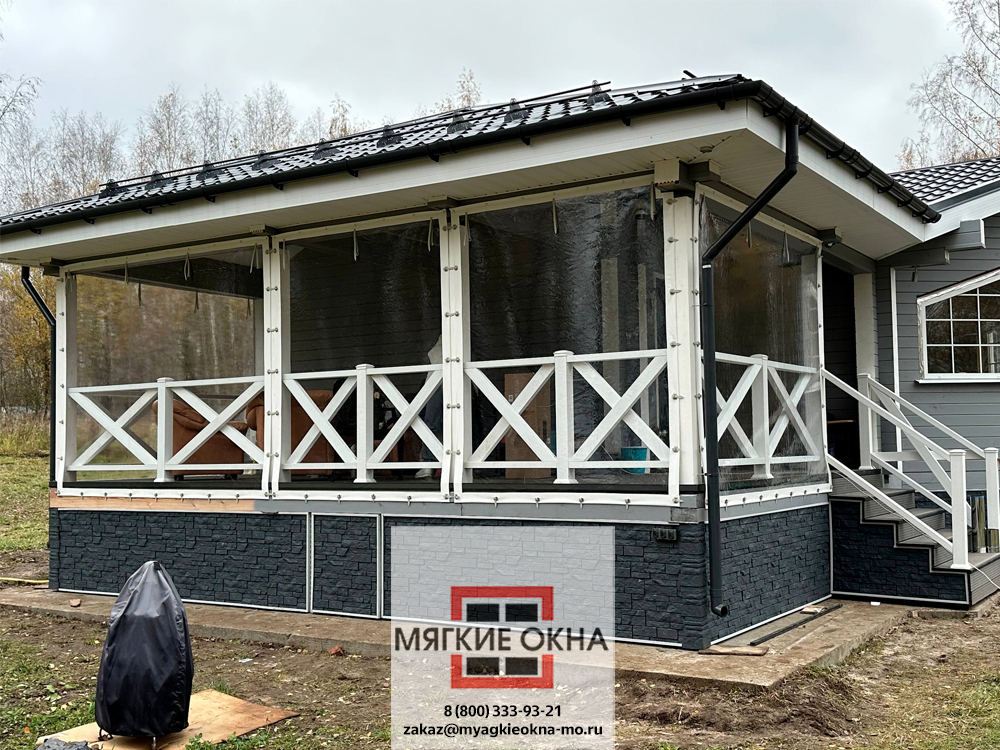 Установка мягких окон для беседки